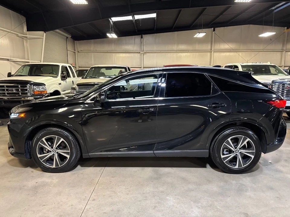 2023 Lexus RX 5th Gen - Image 5 of 12