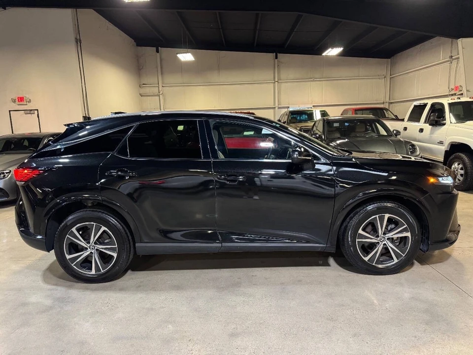 2023 Lexus RX 5th Gen - Image 6 of 12