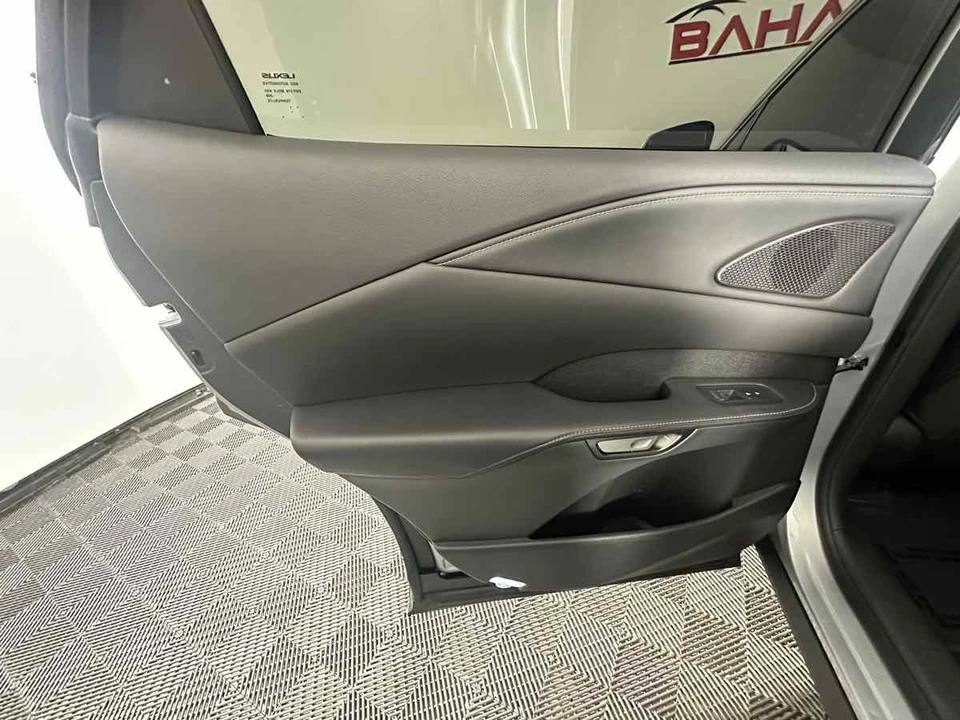 2023 Lexus RX 5th Gen - Image 17 of 21