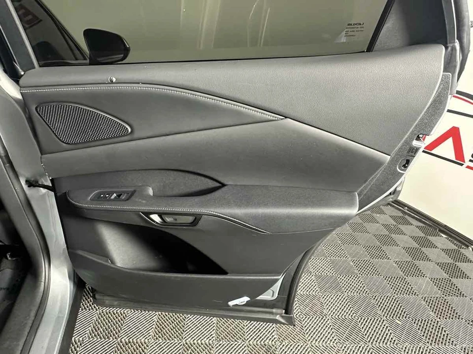 2023 Lexus RX 5th Gen - Image 18 of 21