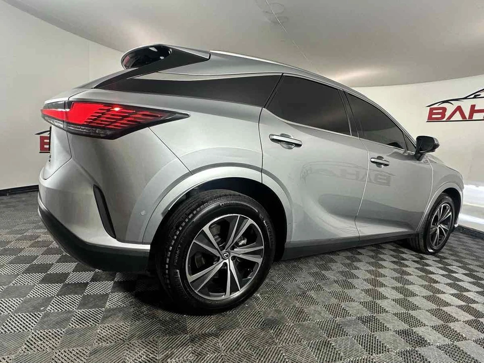 2023 Lexus RX 5th Gen - Image 9 of 21