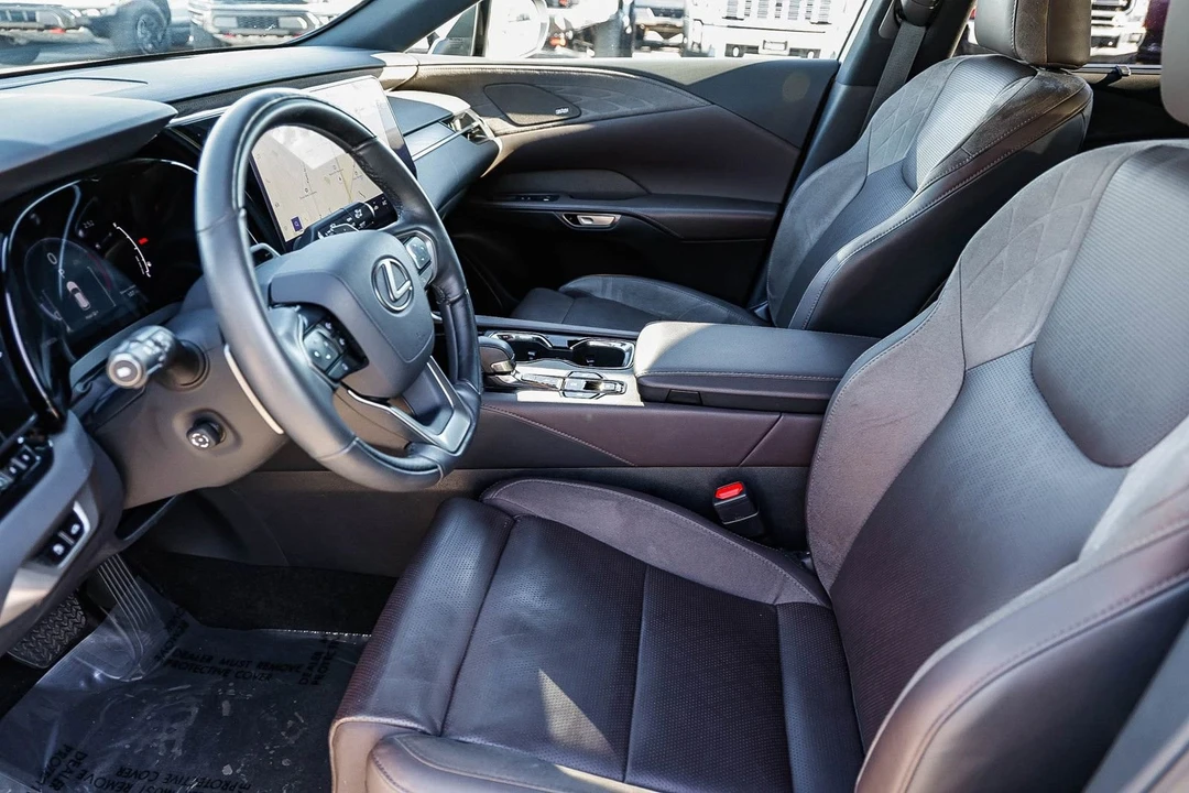 2023 Lexus RX 5th Gen - Image 19 of 21