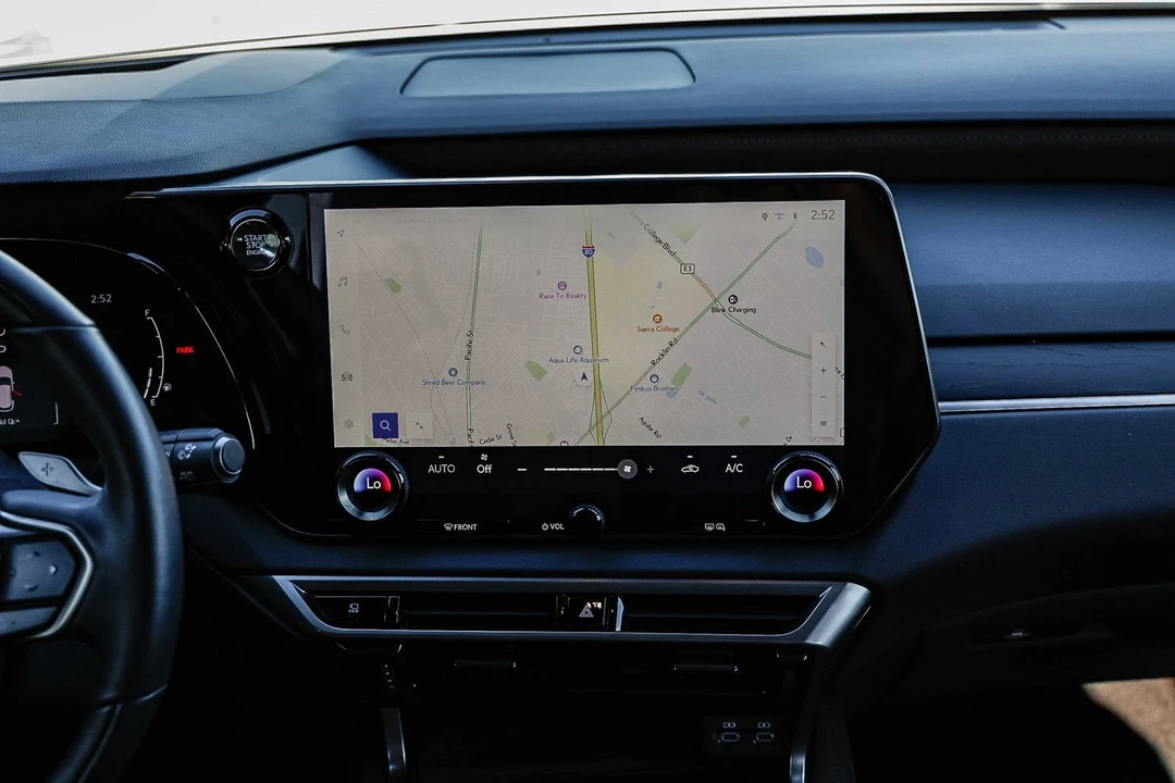 2023 Lexus RX 5th Gen - Image 11 of 21