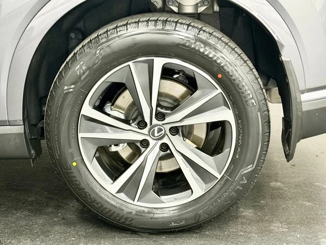 2023 Lexus RX 5th Gen - Image 17 of 21