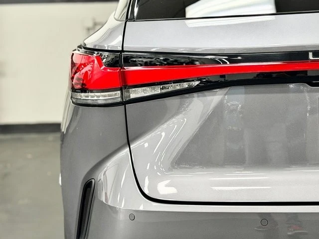2023 Lexus RX 5th Gen - Image 13 of 21