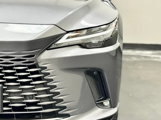 2023 Lexus RX 5th Gen - Image 8 of 21