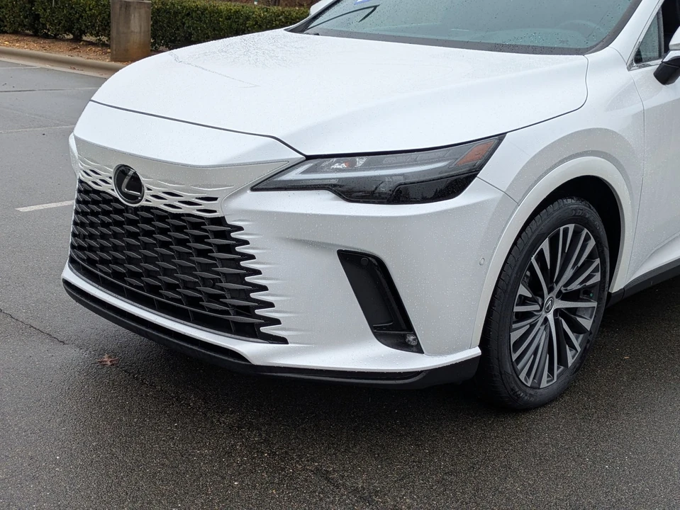 2023 Lexus RX 5th Gen - Image 10 of 12