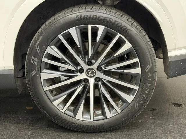 2023 Lexus RX 5th Gen - Image 17 of 21