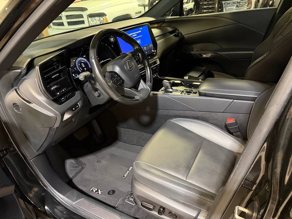 2023 Lexus RX 5th Gen - Image 11 of 12