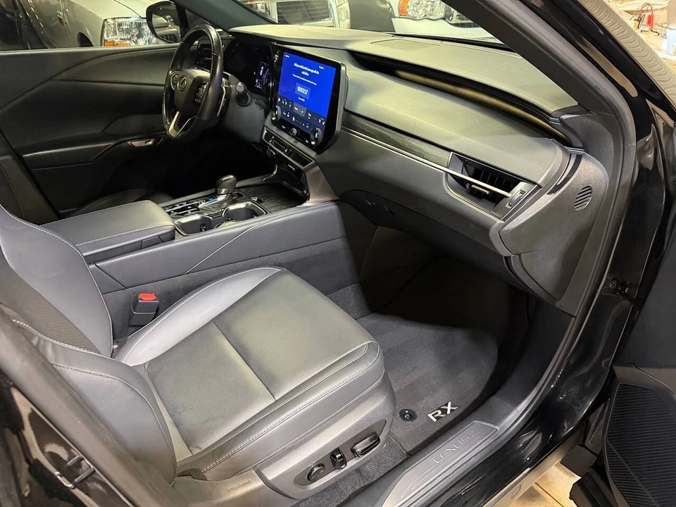 2023 Lexus RX 5th Gen - Image 4 of 12