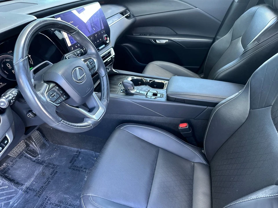 2023 Lexus RX 5th Gen - Image 10 of 12