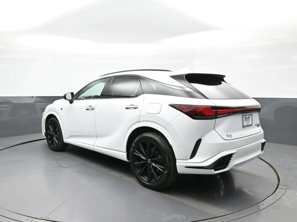2023 Lexus RX 5th Gen - Image 8 of 21