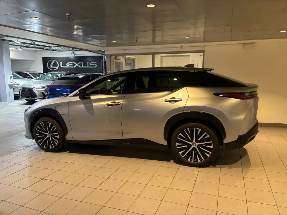 2023 Lexus - Image 3 of 9