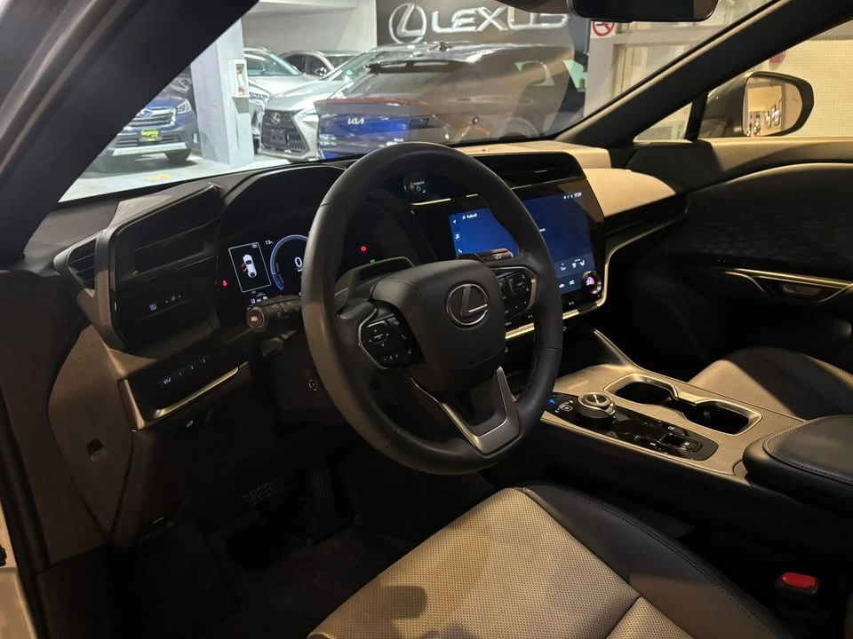 2023 Lexus - Image 6 of 9