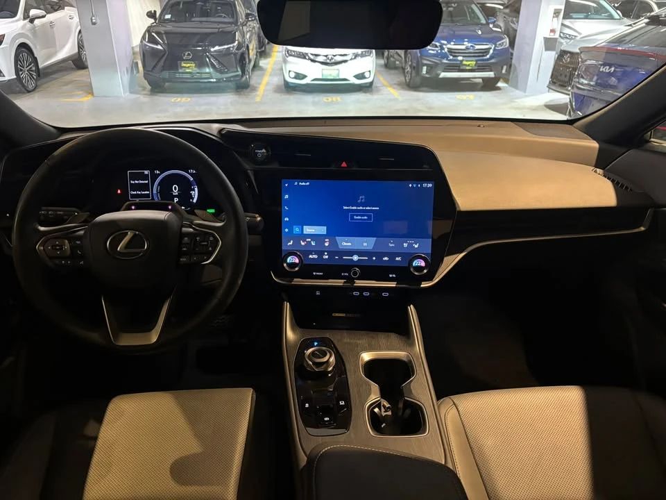 2023 Lexus - Image 7 of 9