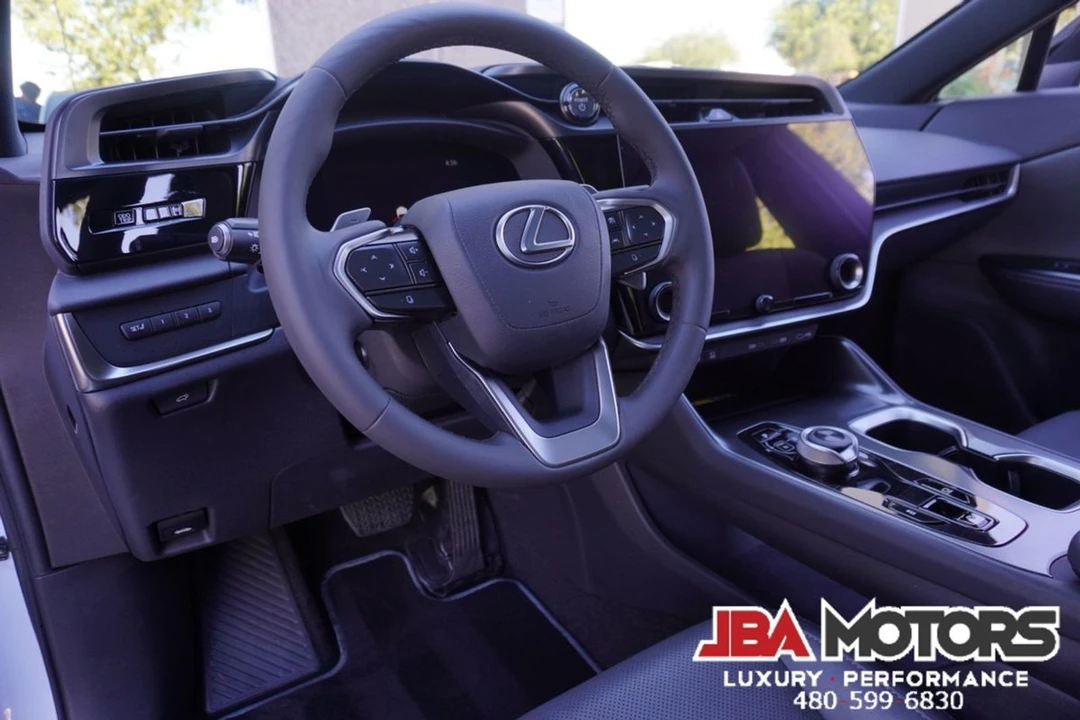 2023 Lexus - Image 5 of 12