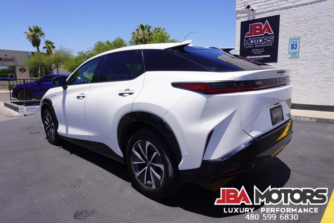 2023 Lexus - Image 4 of 12