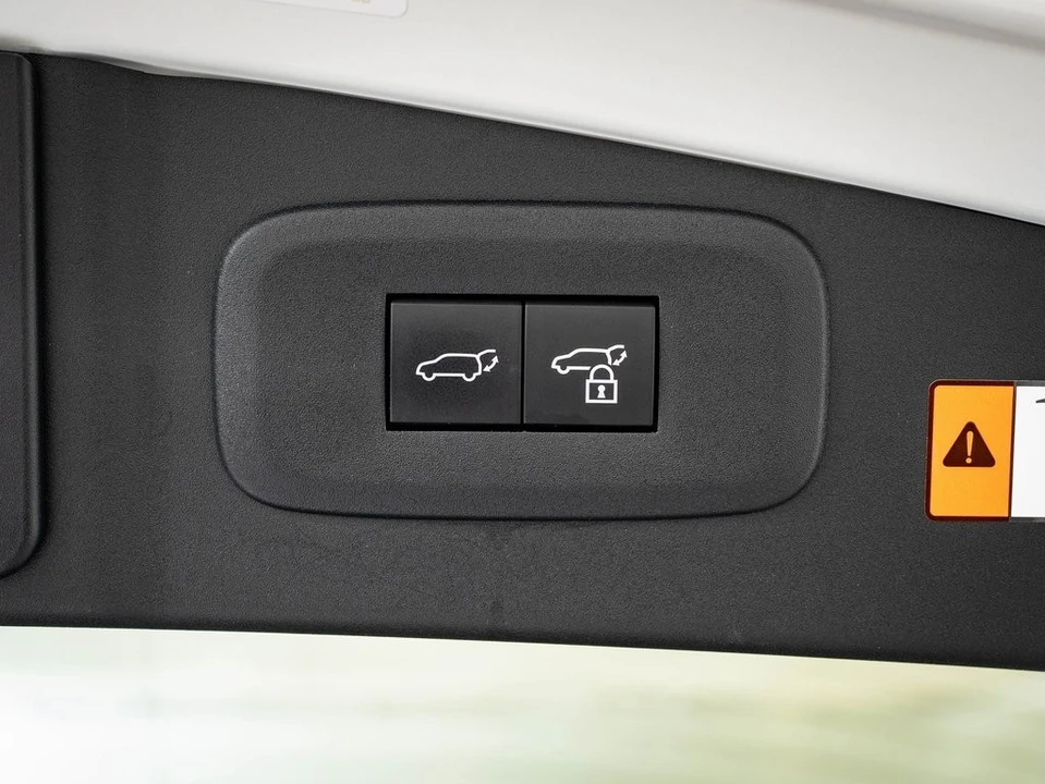 2023 Lexus - Image 18 of 21