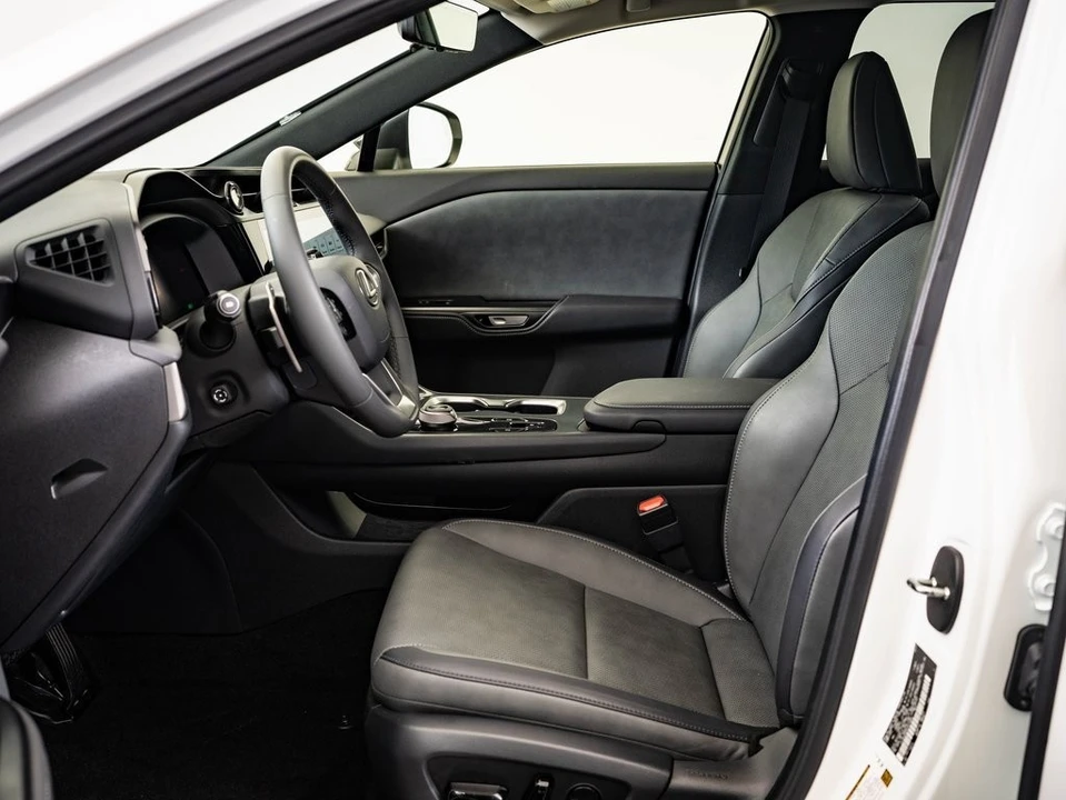 2023 Lexus - Image 19 of 21