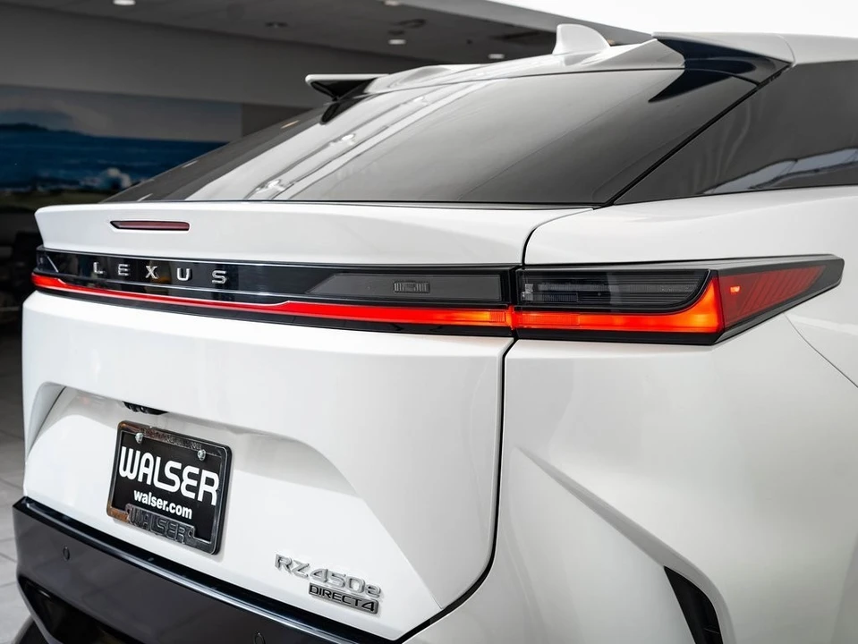 2023 Lexus - Image 16 of 21