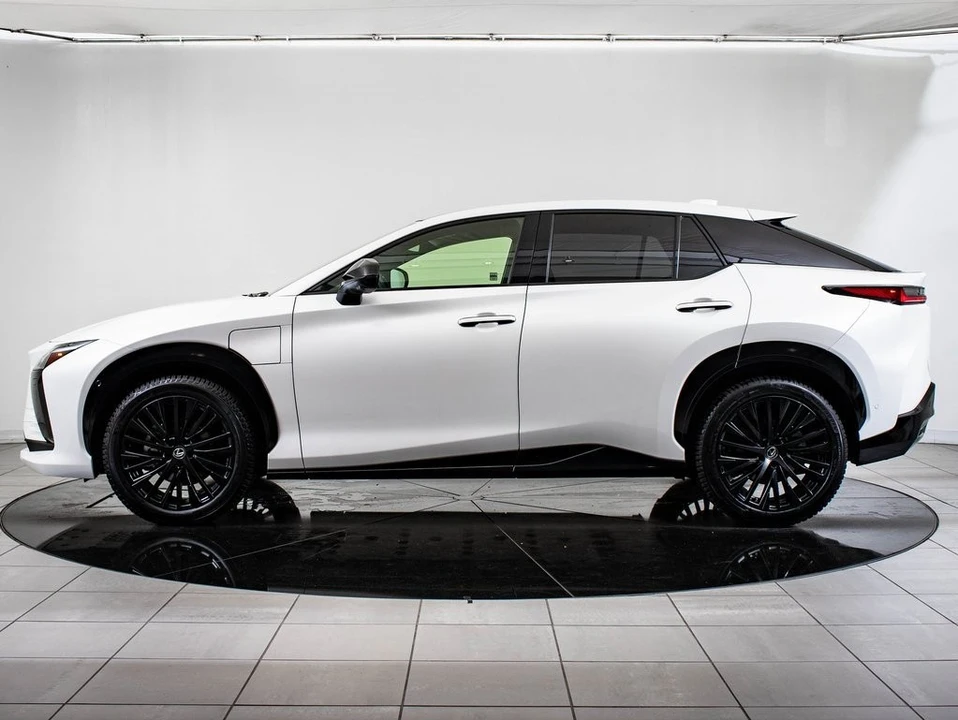 2023 Lexus - Image 12 of 21