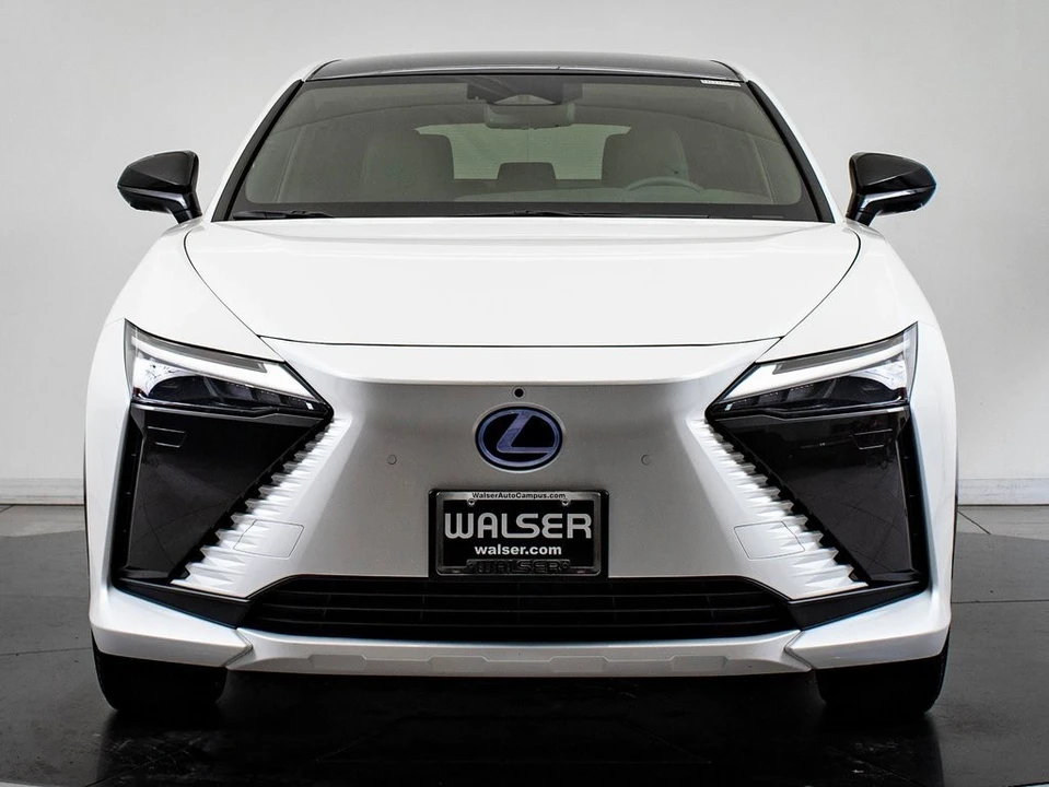 2023 Lexus - Image 2 of 21