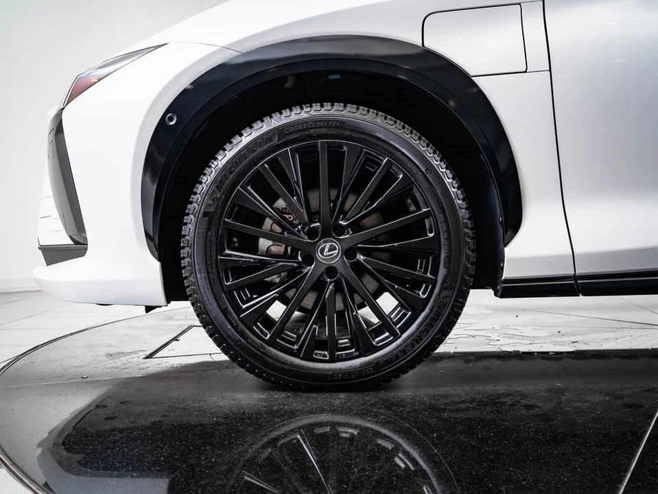 2023 Lexus - Image 13 of 21