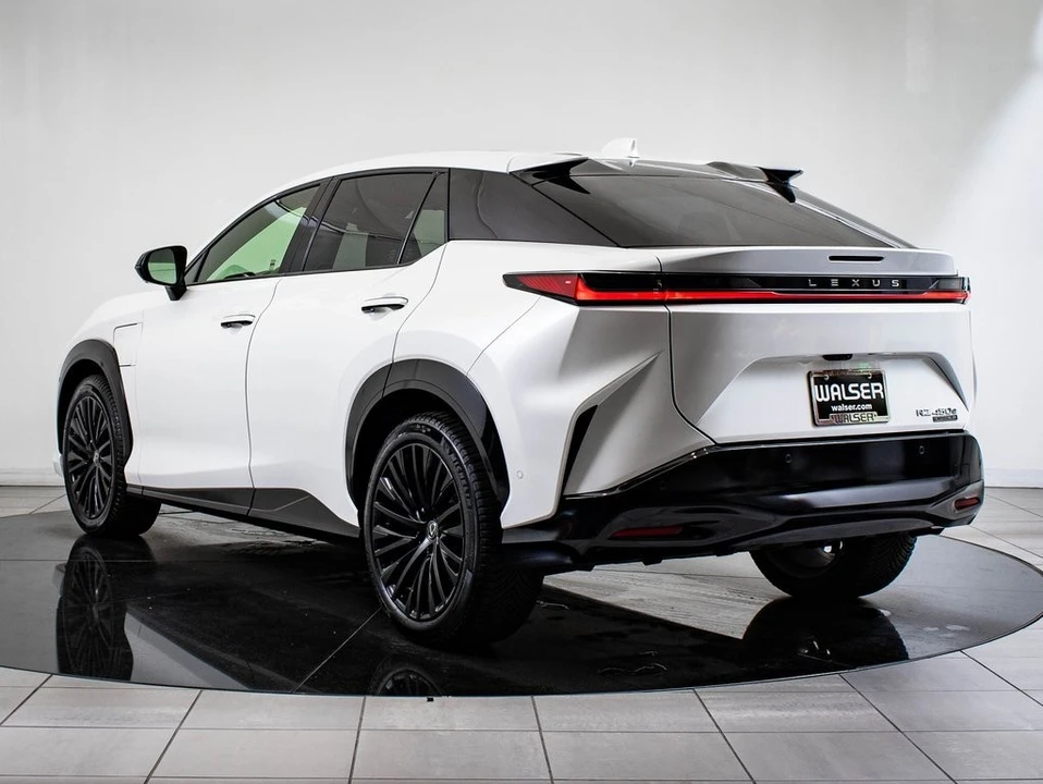 2023 Lexus - Image 11 of 21