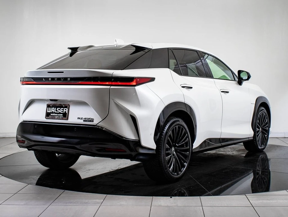 2023 Lexus - Image 7 of 21
