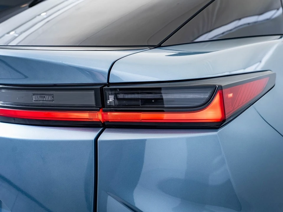 2023 Lexus - Image 17 of 21