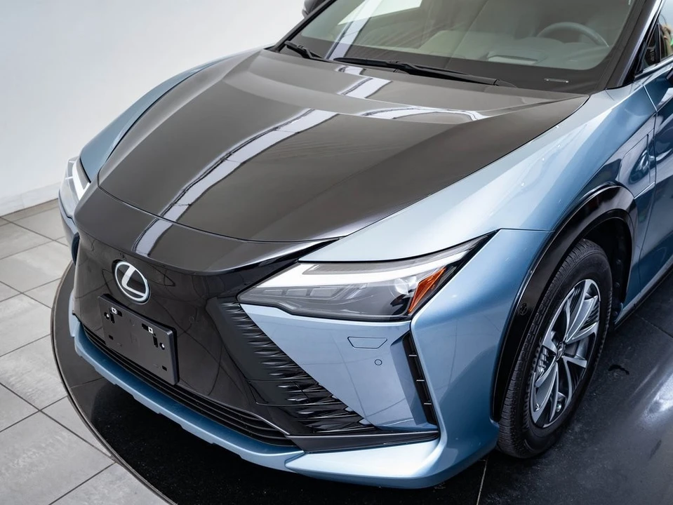 2023 Lexus - Image 16 of 21