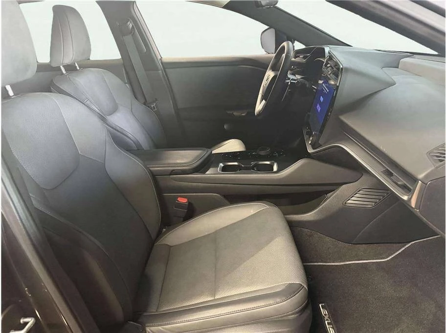2023 Lexus - Image 30 of 30