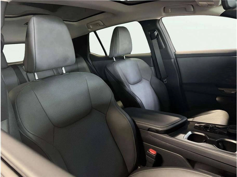 2023 Lexus - Image 28 of 30