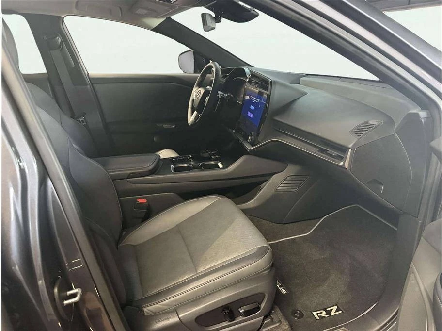 2023 Lexus - Image 29 of 30