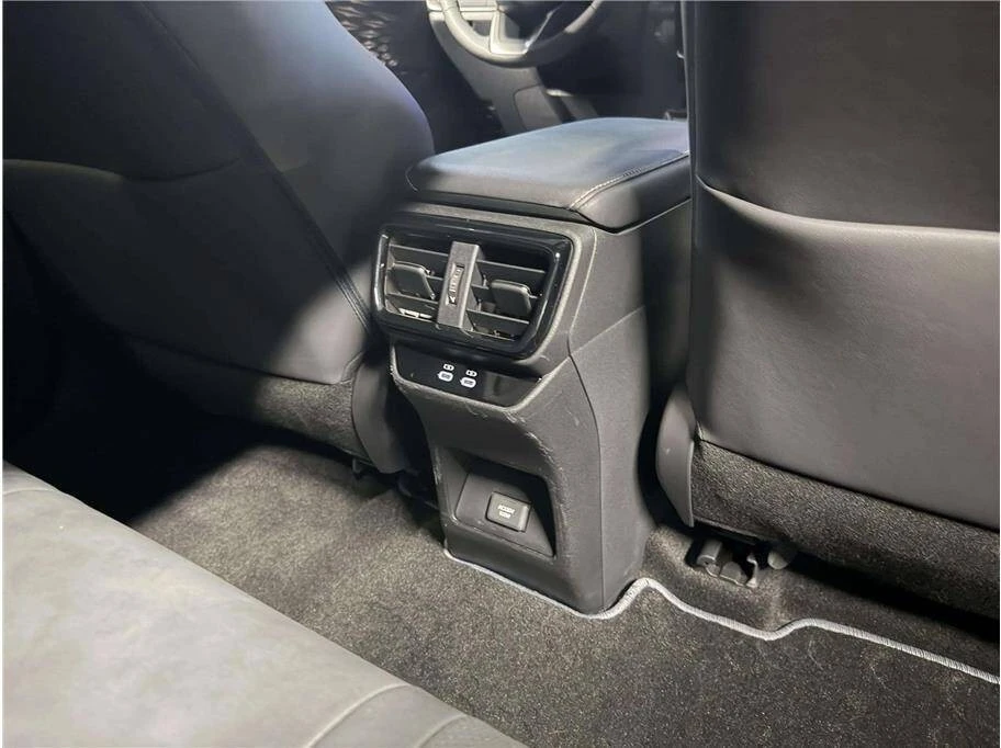2023 Lexus - Image 25 of 30