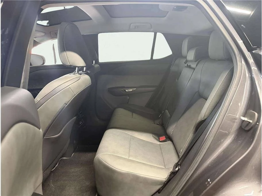 2023 Lexus - Image 18 of 30