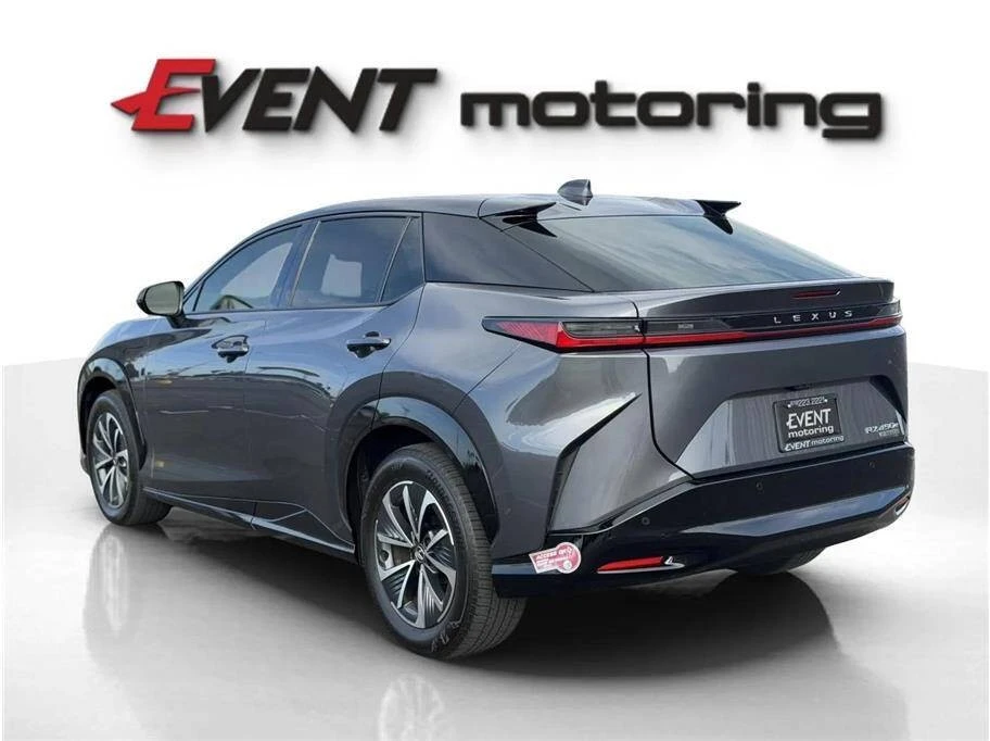 2023 Lexus - Image 11 of 30