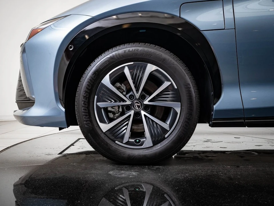 2023 Lexus - Image 13 of 21