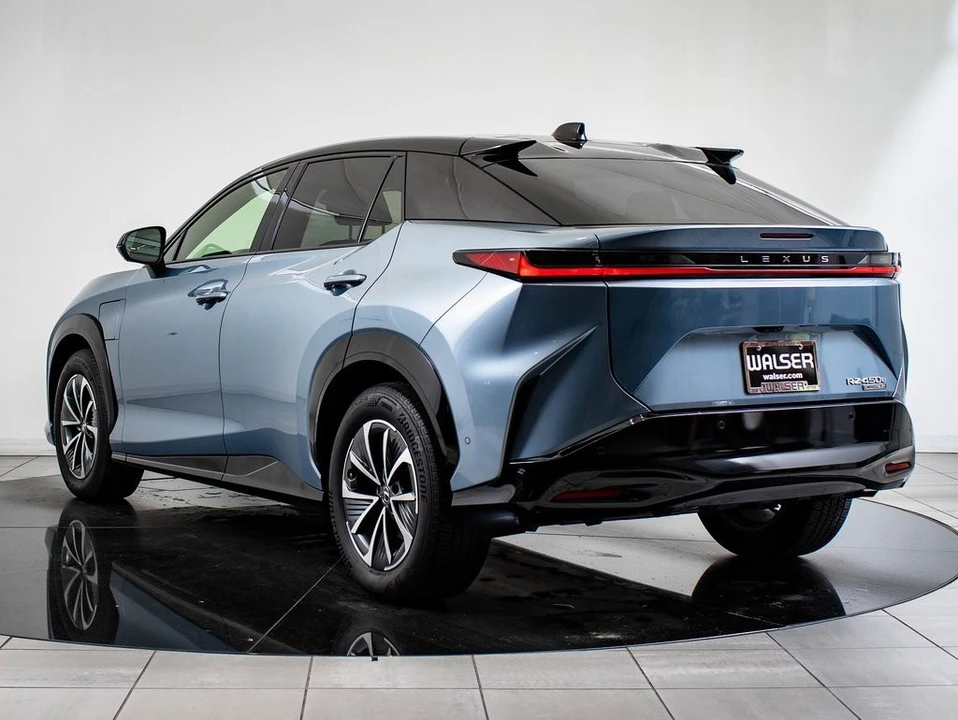 2023 Lexus - Image 11 of 21
