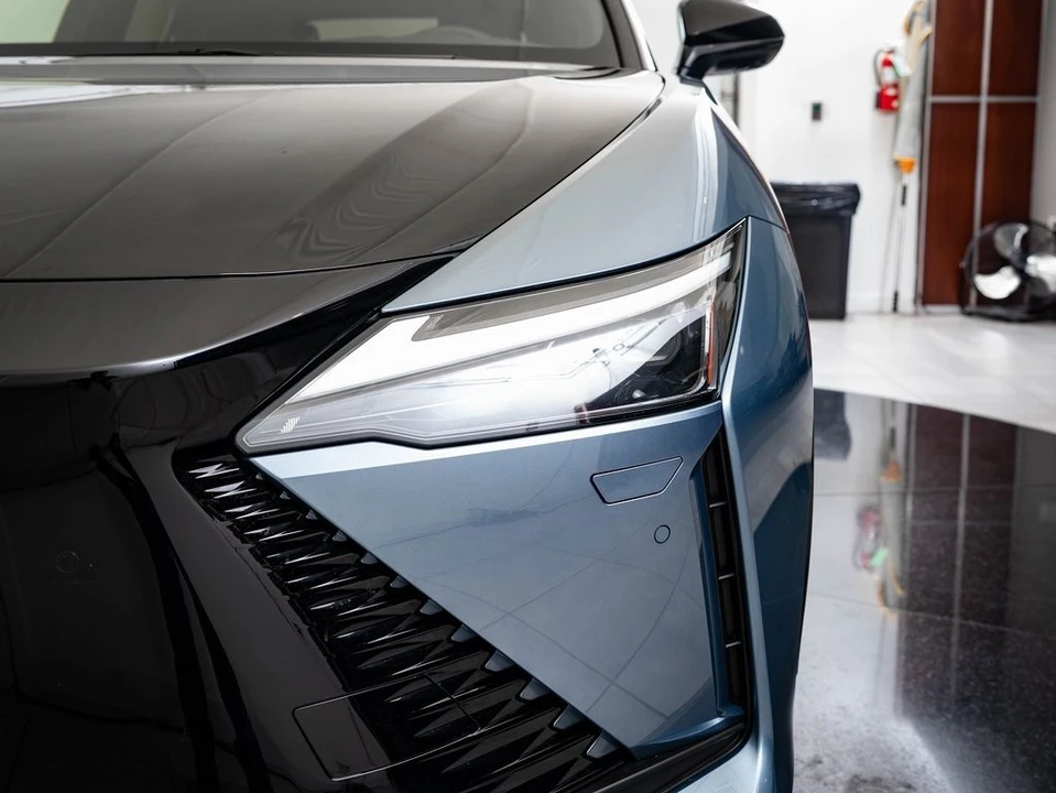 2023 Lexus - Image 15 of 21