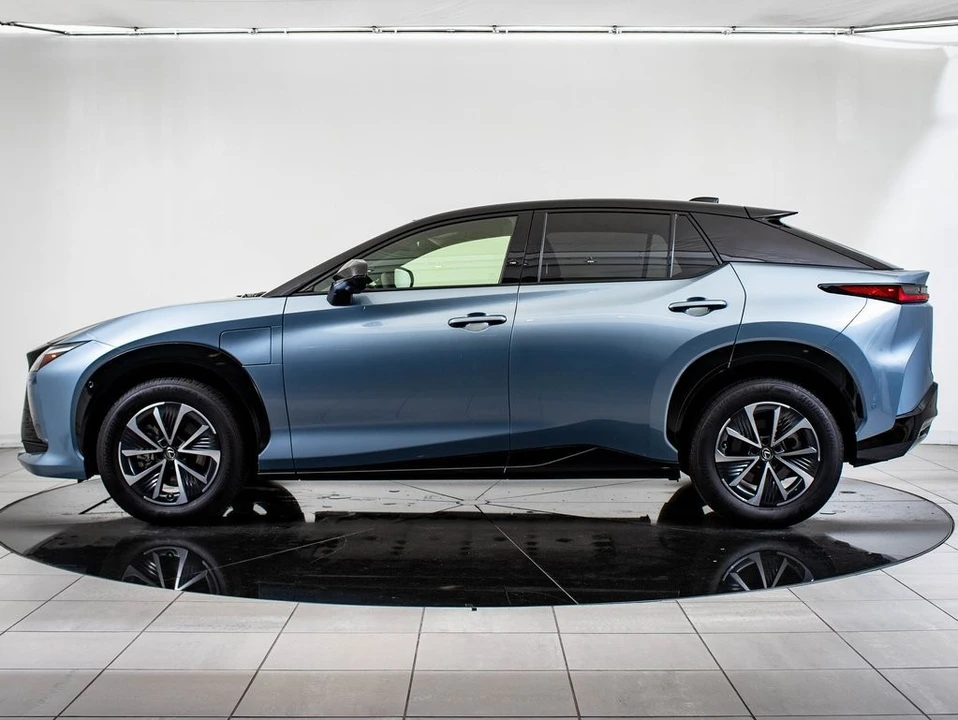 2023 Lexus - Image 12 of 21