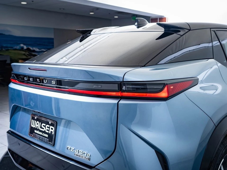 2023 Lexus - Image 9 of 21