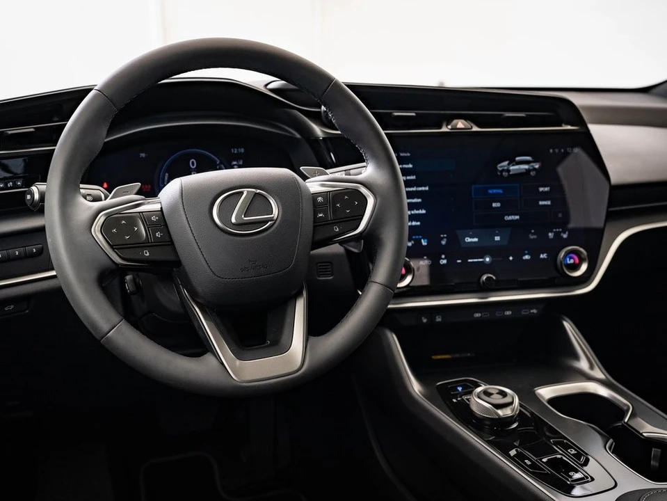 2023 Lexus - Image 4 of 21