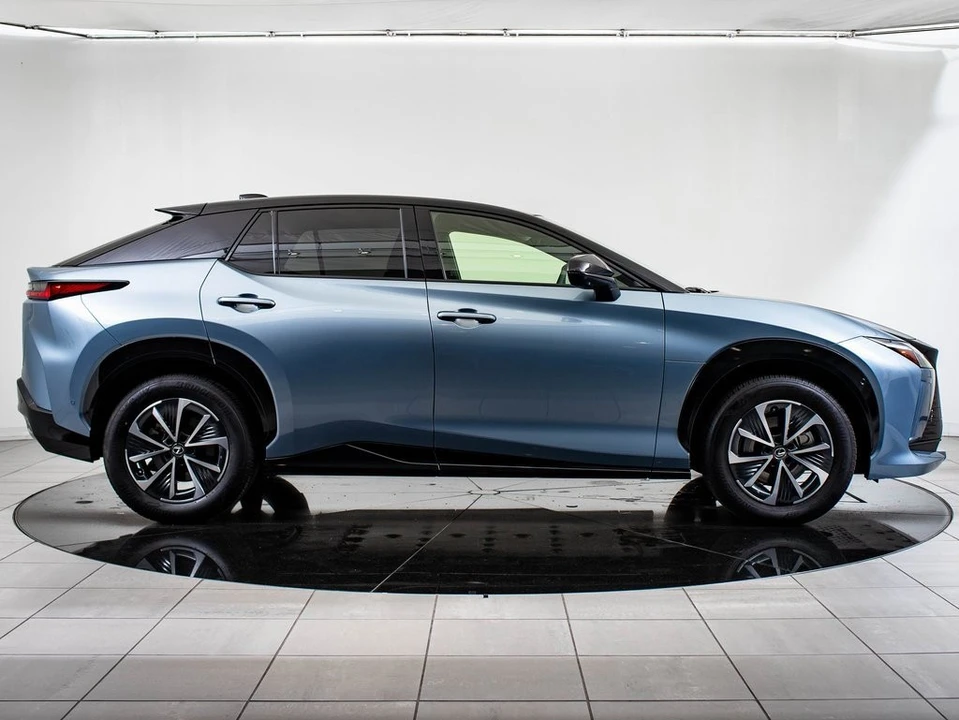 2023 Lexus - Image 6 of 21