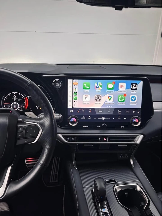 2023 Lexus RX 5th Gen - Image 8 of 10