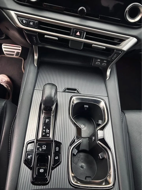 2023 Lexus RX 5th Gen - Image 6 of 10