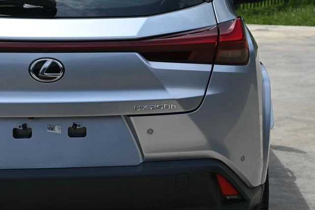 2023 Lexus NX - Image 8 of 18