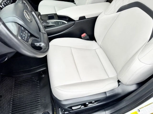 2023 Lexus - Image 16 of 21