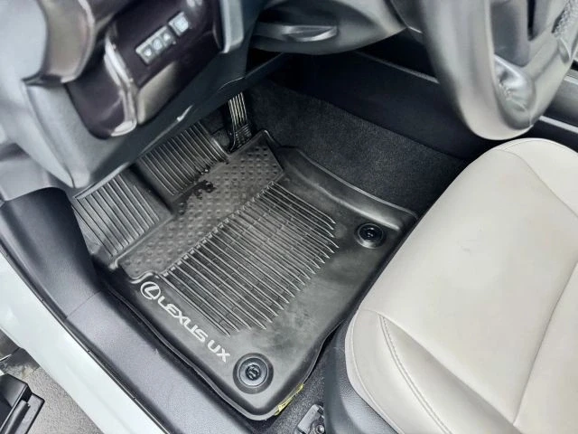 2023 Lexus - Image 17 of 21