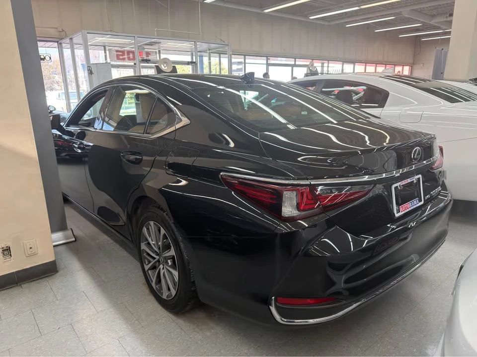 2023 Lexus ES 7th Gen - Image 3 of 7